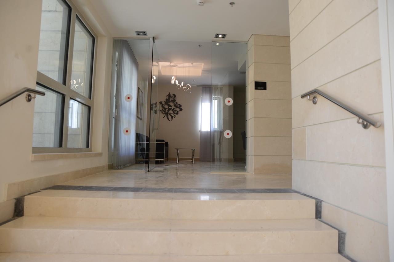 Saidoff, Amazing 4 Bedroom 3 Bath In City Center, Pool, Parking!!! Jerusalem Eksteriør bilde
