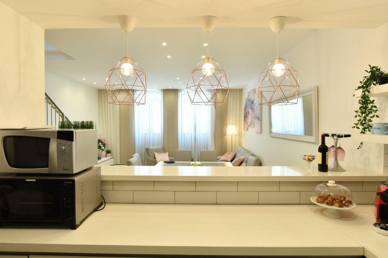 Saidoff, Amazing 4 Bedroom 3 Bath In City Center, Pool, Parking!!! Jerusalem Eksteriør bilde