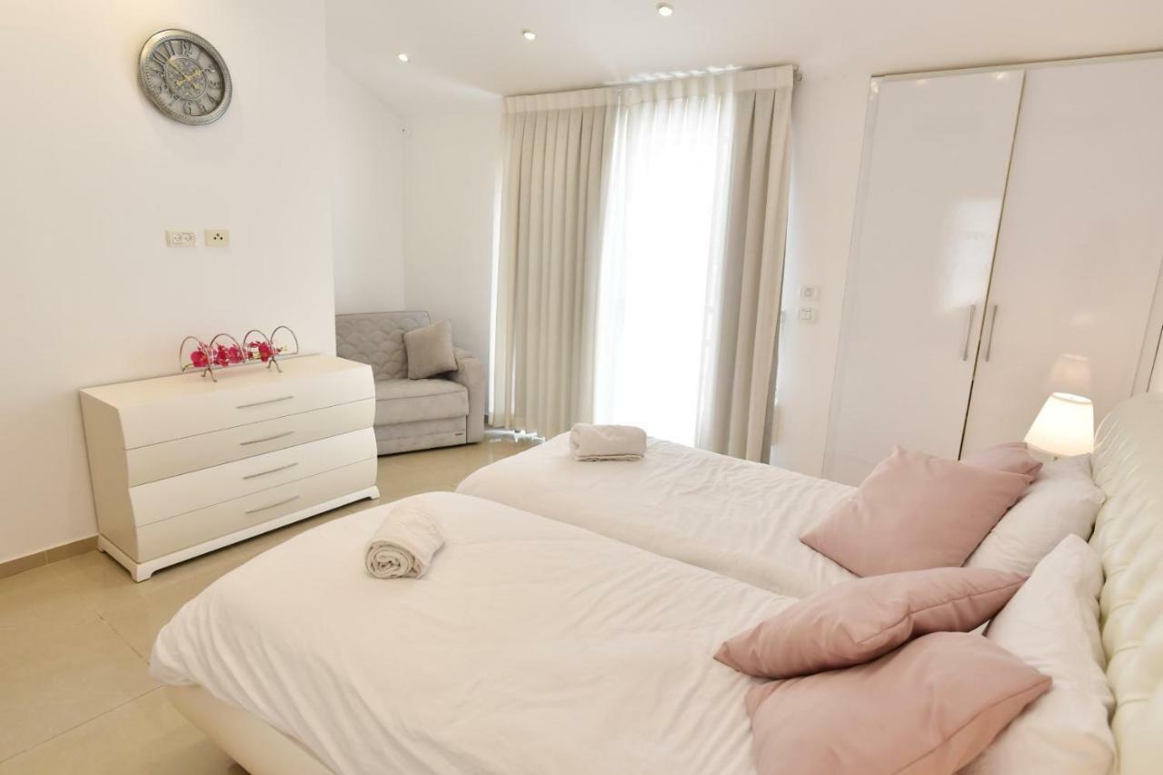 Saidoff, Amazing 4 Bedroom 3 Bath In City Center, Pool, Parking!!! Jerusalem Eksteriør bilde