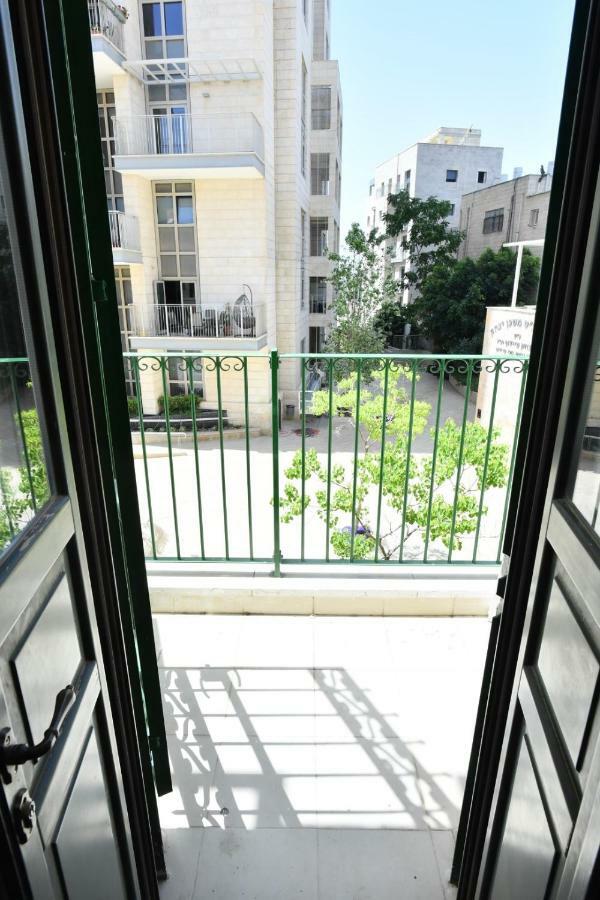 Saidoff, Amazing 4 Bedroom 3 Bath In City Center, Pool, Parking!!! Jerusalem Eksteriør bilde