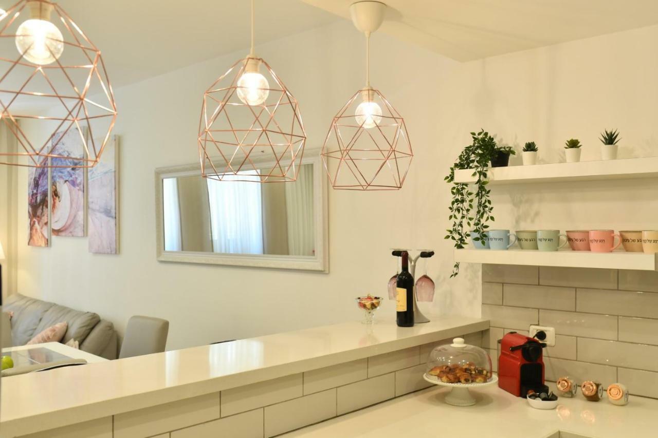 Saidoff, Amazing 4 Bedroom 3 Bath In City Center, Pool, Parking!!! Jerusalem Eksteriør bilde