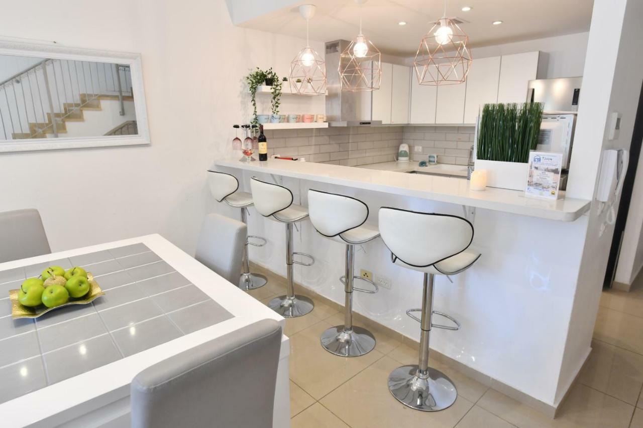 Saidoff, Amazing 4 Bedroom 3 Bath In City Center, Pool, Parking!!! Jerusalem Eksteriør bilde