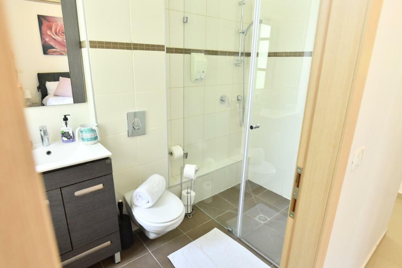 Saidoff, Amazing 4 Bedroom 3 Bath In City Center, Pool, Parking!!! Jerusalem Eksteriør bilde