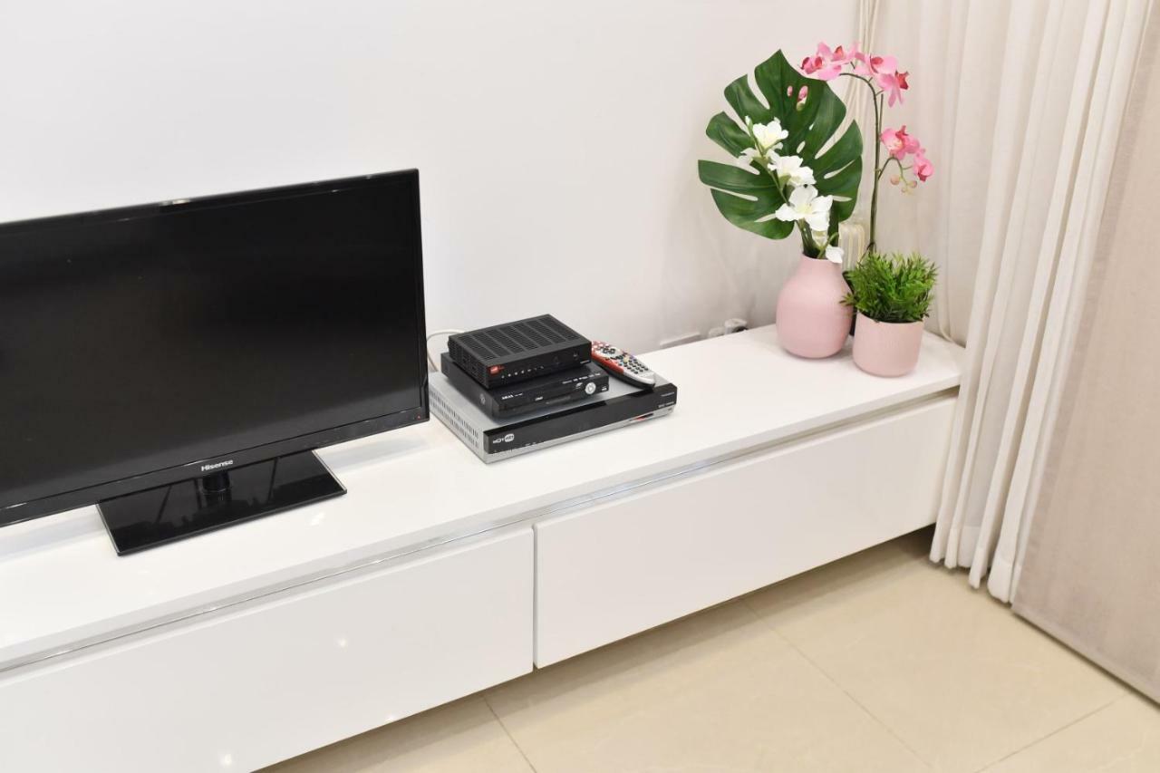 Saidoff, Amazing 4 Bedroom 3 Bath In City Center, Pool, Parking!!! Jerusalem Eksteriør bilde